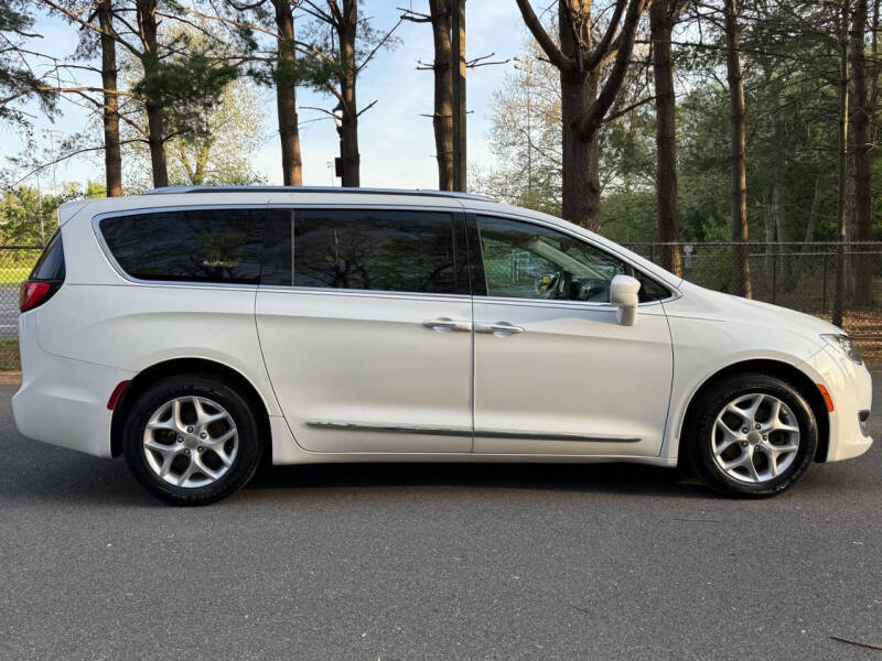 2017 Chrysler Pacifica Touring-L Plus