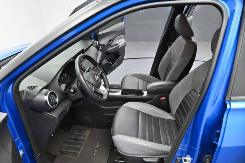 2023 Nissan Kicks SR