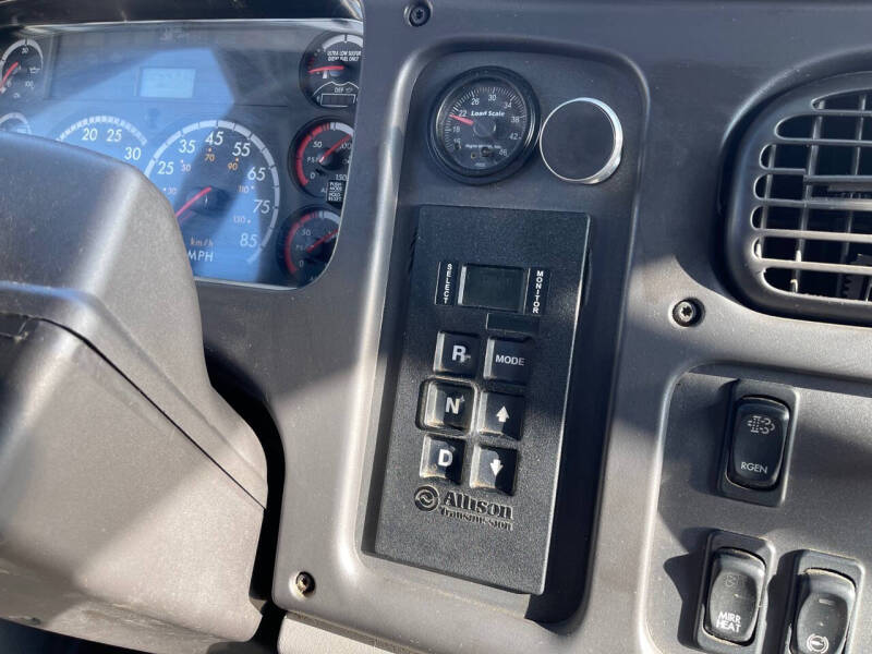 2012 Freightliner Business class M2