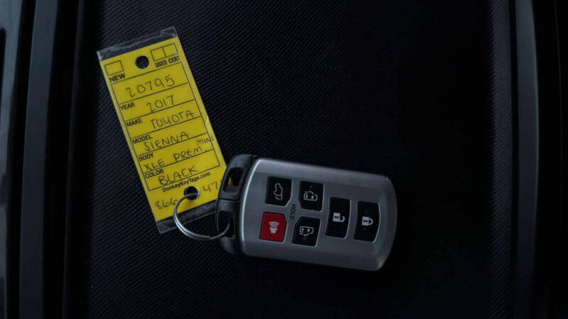 2017 Toyota Sienna XLE Premium 8-Passenger