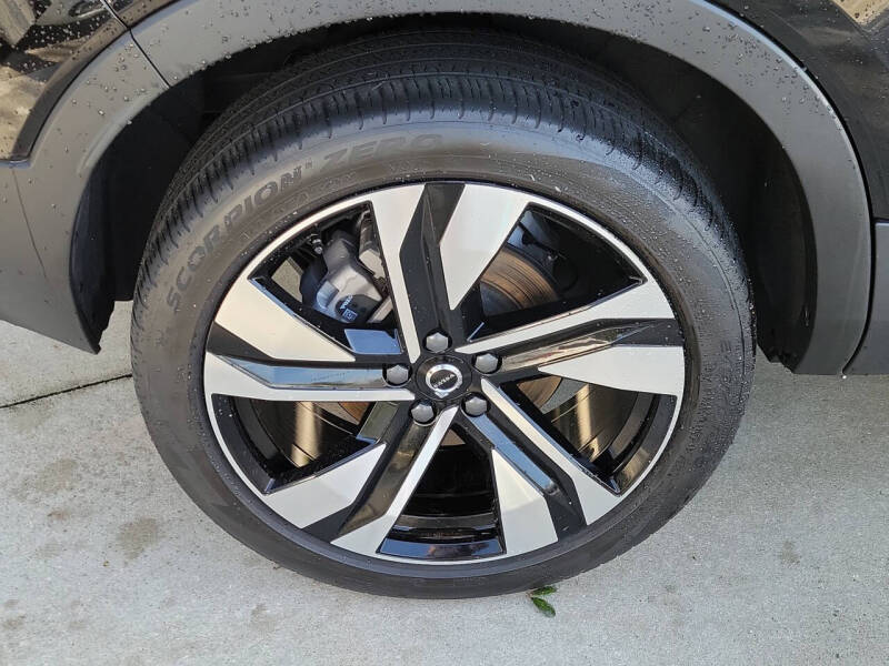 2024 Volvo XC40 B5 Plus Dark Theme