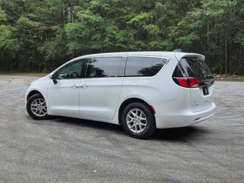 2022 Chrysler Voyager LX