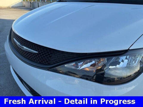 2022 Chrysler Voyager LX