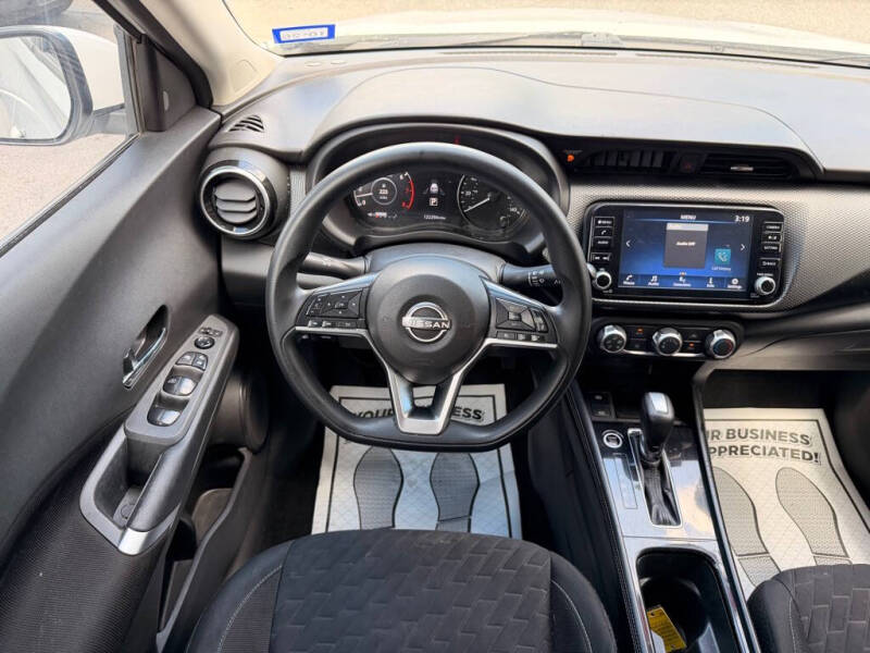 2023 Nissan Kicks SV