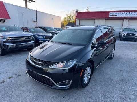 2017 Chrysler Pacifica Touring Plus