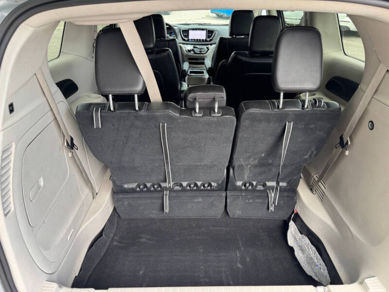 2023 Chrysler Pacifica Plug-In Hybrid Touring L