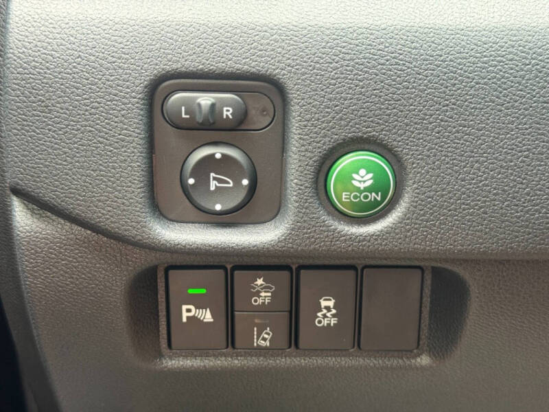 2022 Honda Pilot Touring w/Rear Captain's Chairs
