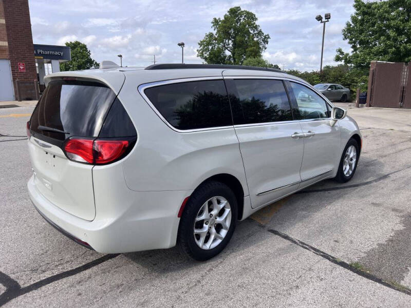 2017 Chrysler Pacifica Touring-L