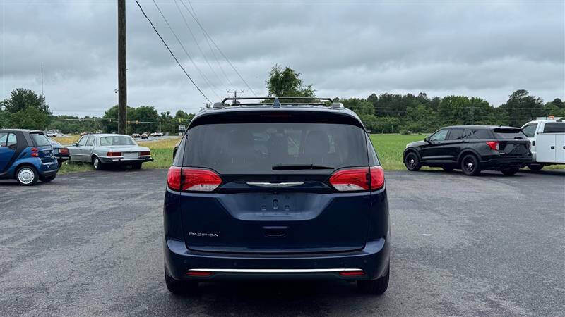 2017 Chrysler Pacifica Touring-L Plus