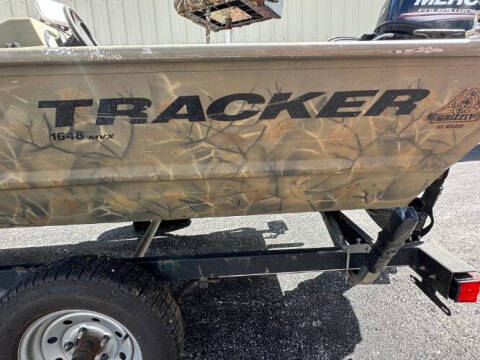 2017 Tracker Grizzly