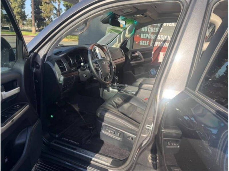 2017 Toyota Land Cruiser