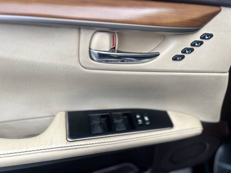 2017 Lexus ES 300h