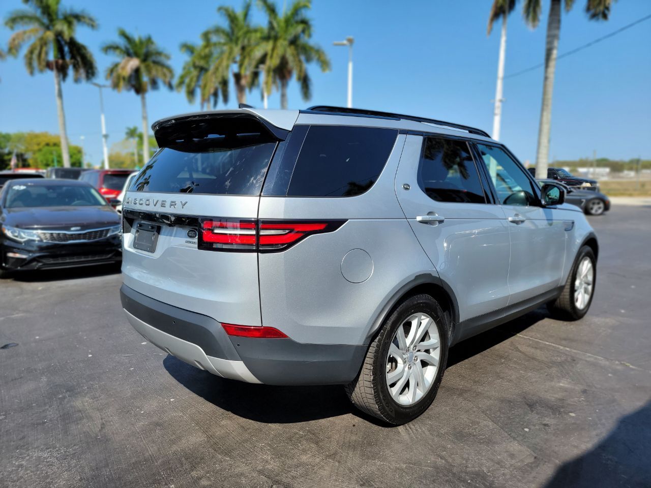 2017 Land Rover Discovery  - $29,900