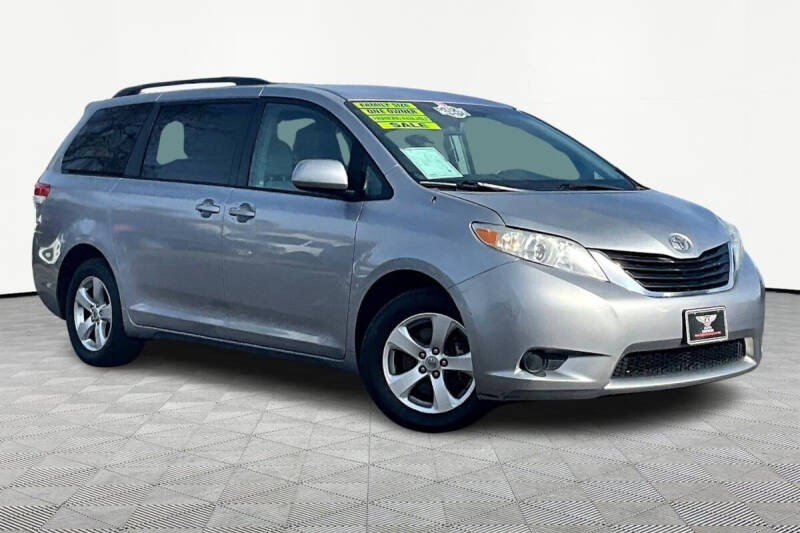 2012 Toyota Sienna LE 8-Passenger