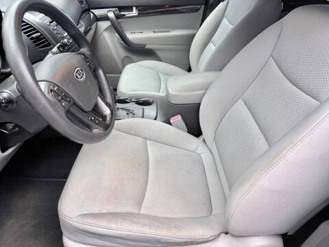 2011 Kia Sorento LX