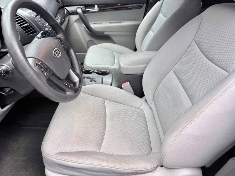 2011 Kia Sorento LX