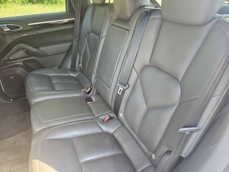 2017 Porsche Cayenne Platinum Edition