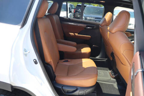 2022 Toyota Highlander Platinum