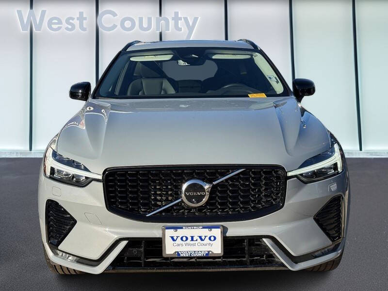 2025 Volvo XC60 B5 Plus Dark Theme