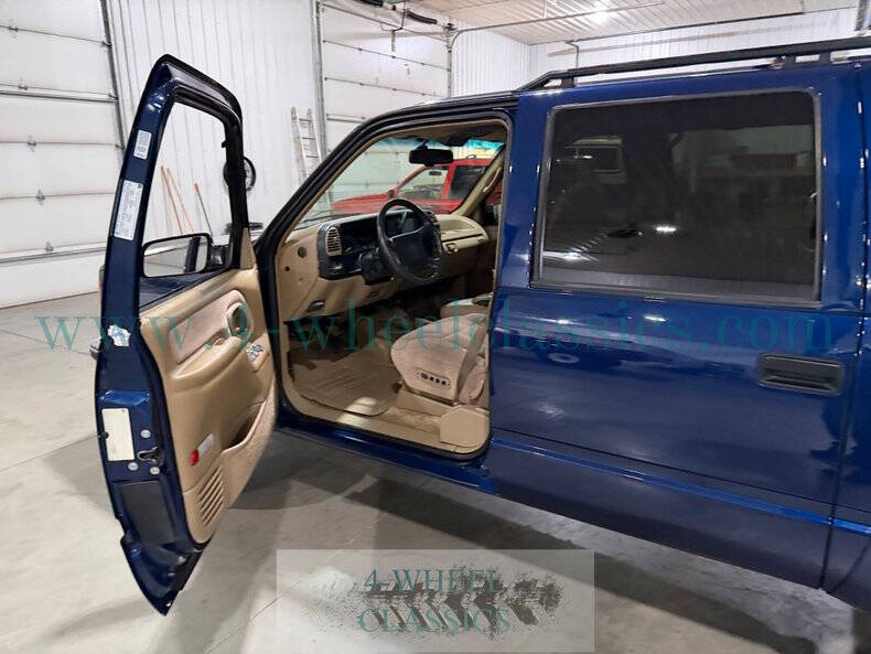 1995 GMC Suburban K2500