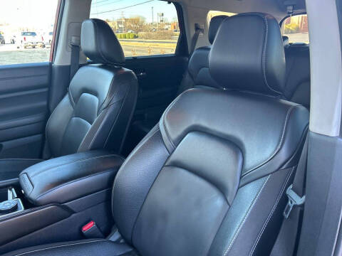 2023 Nissan Pathfinder SL