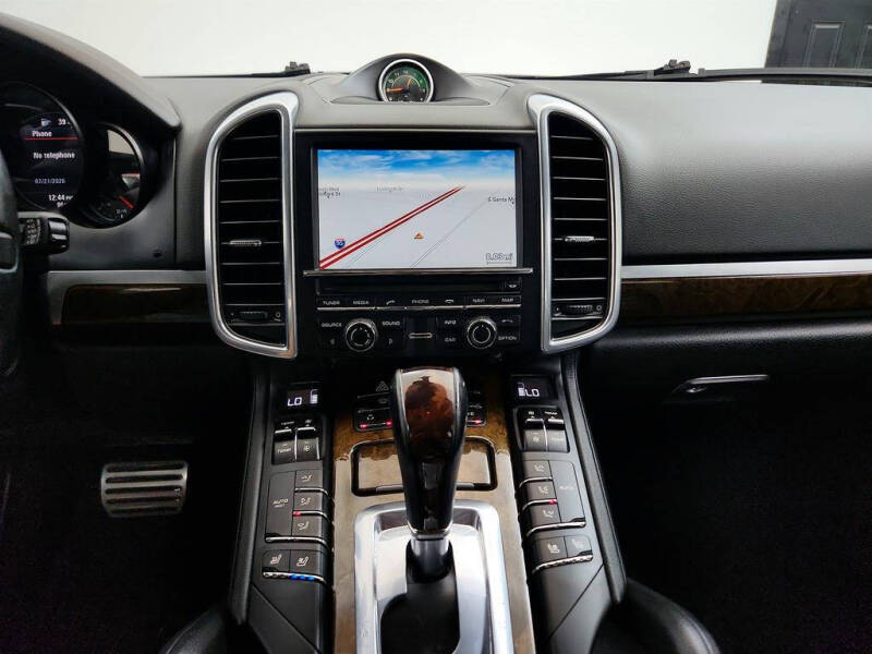 2013 Porsche Cayenne GTS