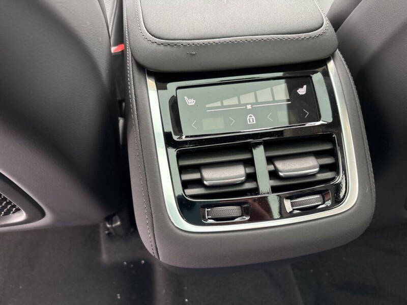 2026 Volvo XC90 B6 Core