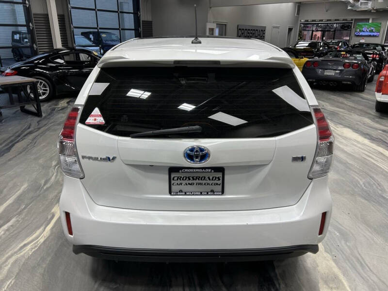 2016 Toyota Prius v Five