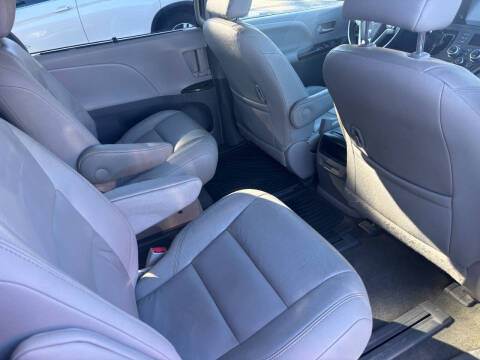 2017 Toyota Sienna XLE 7-Passenger