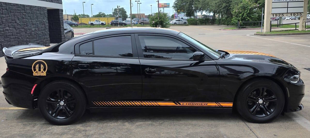 2018 Dodge Charger SXT 4dr Sedan - Black exterior view 6