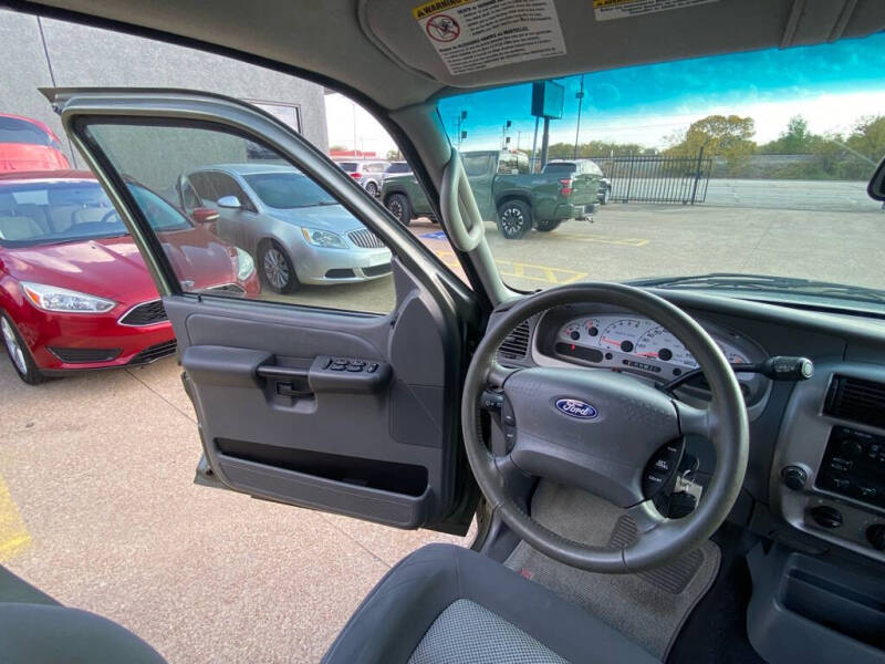 2004 Ford Explorer Sport Trac XLS