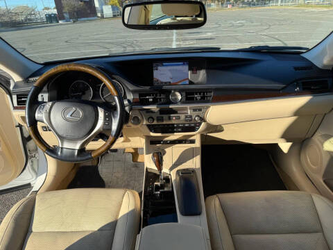 2015 Lexus ES 350 Crafted Line