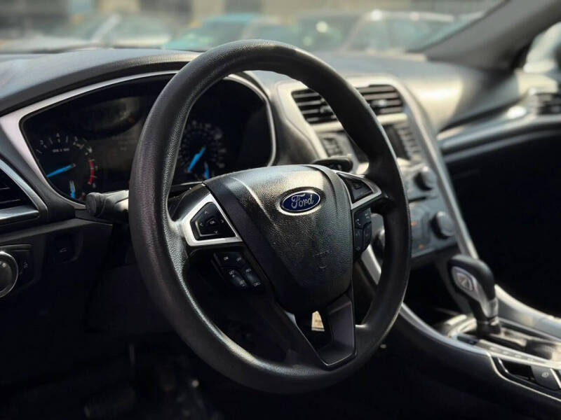 2016 Ford Fusion SE