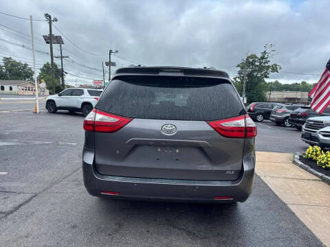 2017 Toyota Sienna