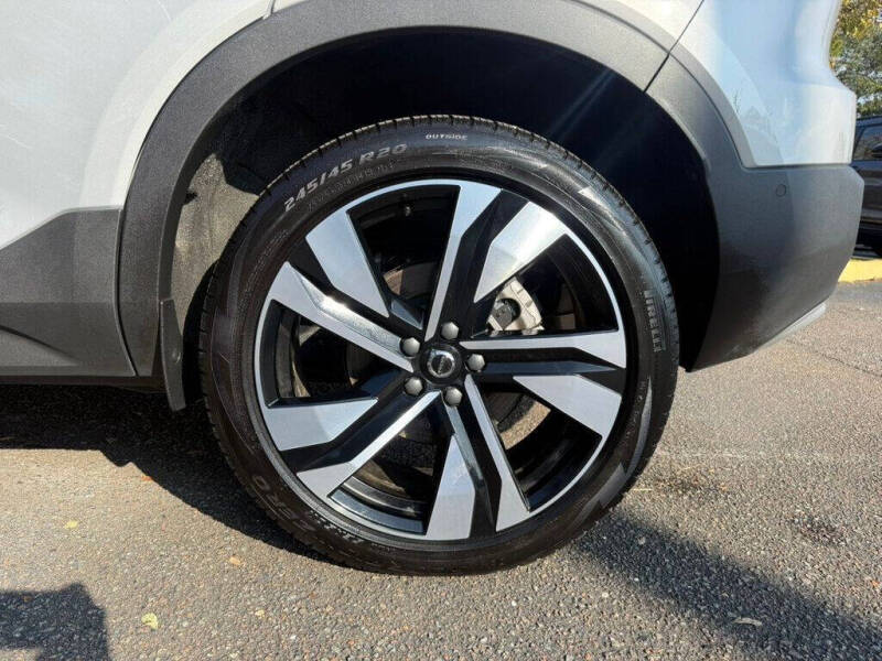 2025 Volvo XC40 B5 Plus Bright Theme