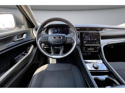 2023 Jeep Grand Cherokee Laredo