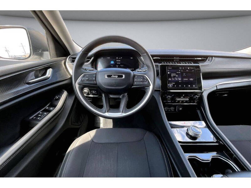 2023 Jeep Grand Cherokee Laredo