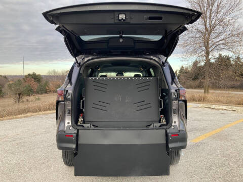 2024 Toyota Sienna LE 8-Passenger