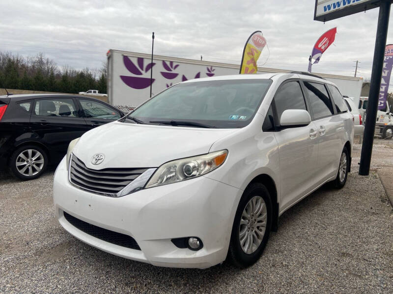 2011 Toyota Sienna XLE photo 3