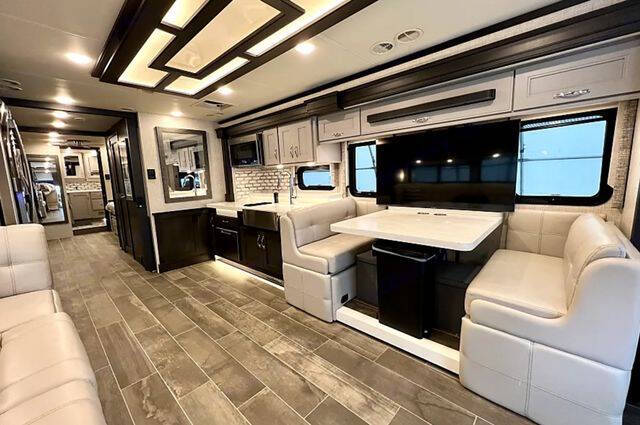 2022 Freightliner XCR Chassis