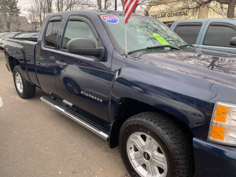 2011 Chevrolet Silverado 1500 for sale at CAR CORNER RETAIL SALES in Manchester CT