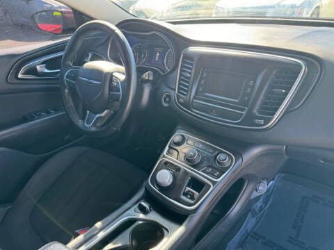 2016 Chrysler 200 LX