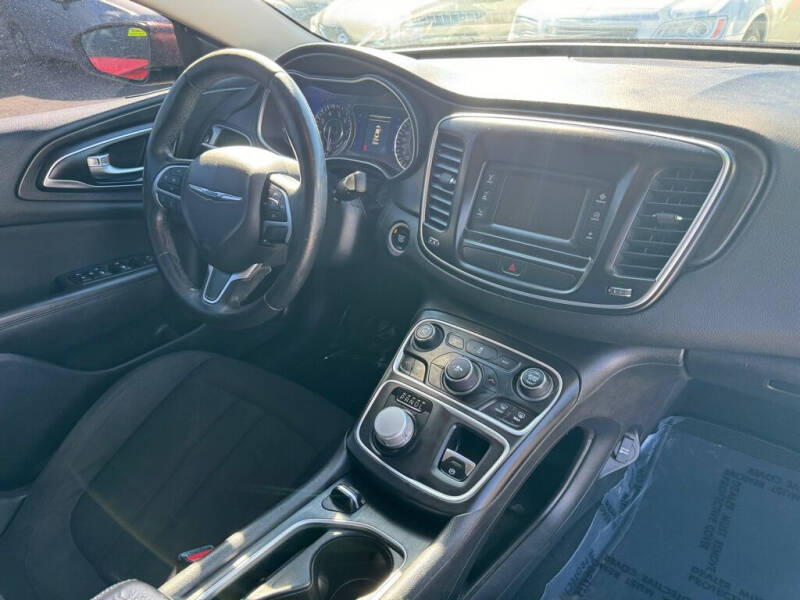 2016 Chrysler 200 LX