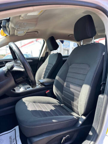 2020 Ford Fusion SE