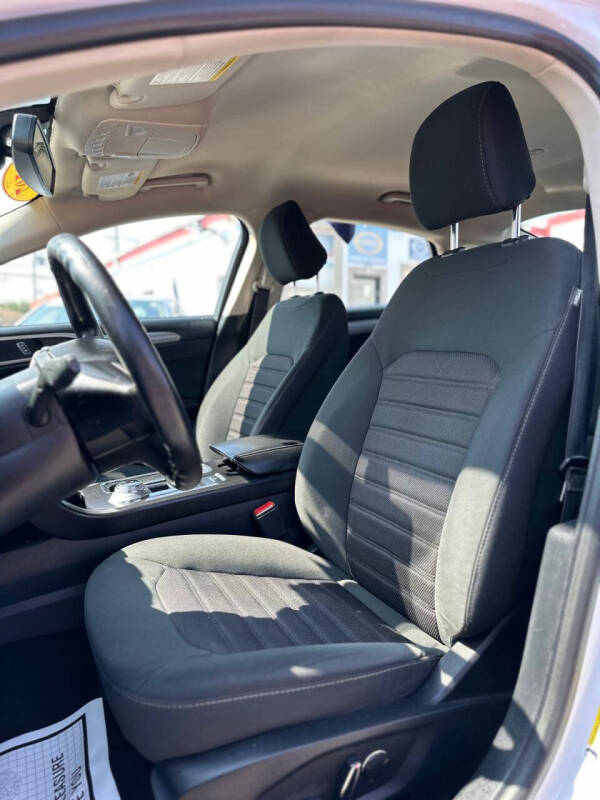 2020 Ford Fusion SE