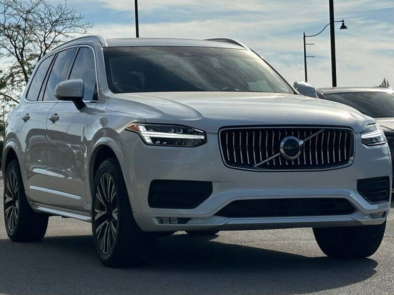 2022 Volvo XC90 T6 Momentum 7-Passenger