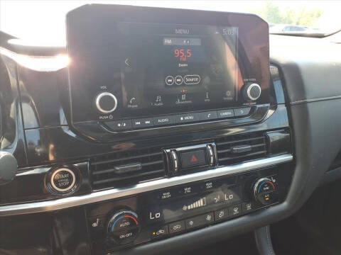 2023 Nissan Pathfinder SV