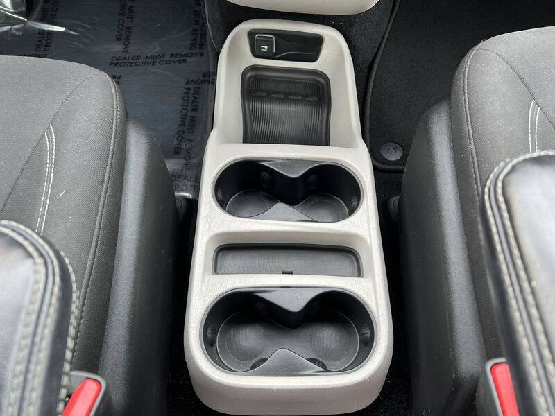 2022 Chrysler Voyager LX