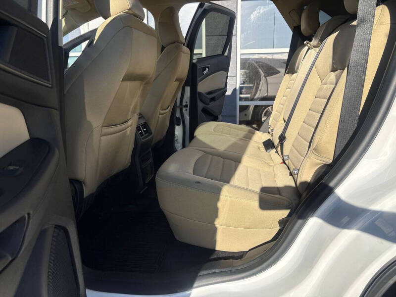 2023 Ford Edge SE