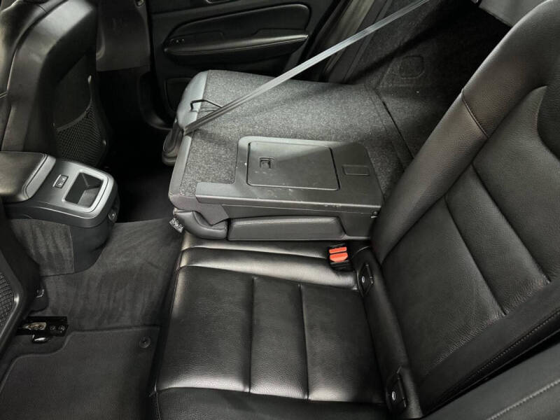 2024 Volvo S60 B5 Plus Dark Theme